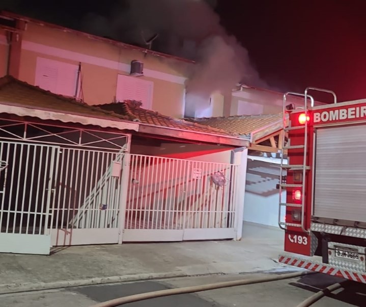 Incêndio em residência no bairro Portal de Minas em São José