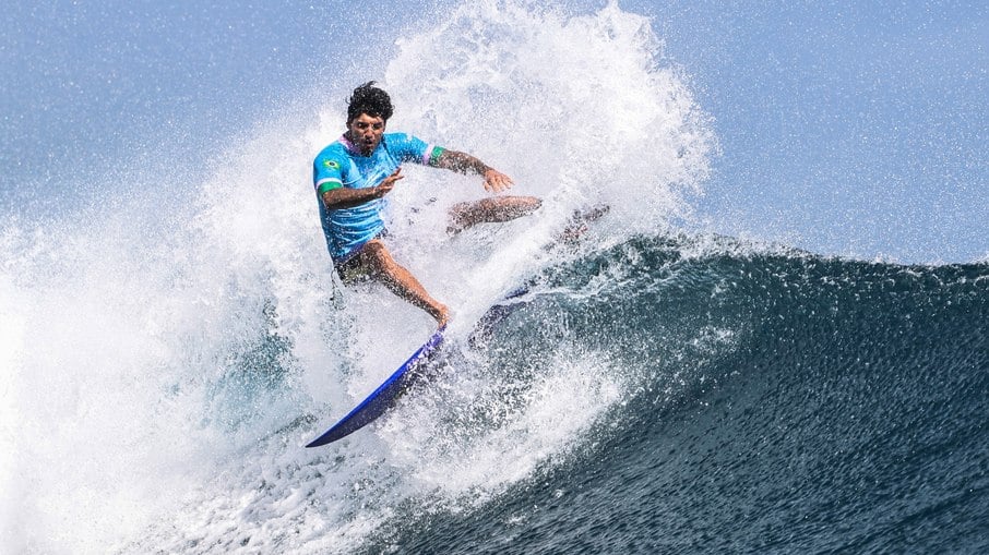 Sebastianense Gabriel Medina bate peruano e garante bronze!