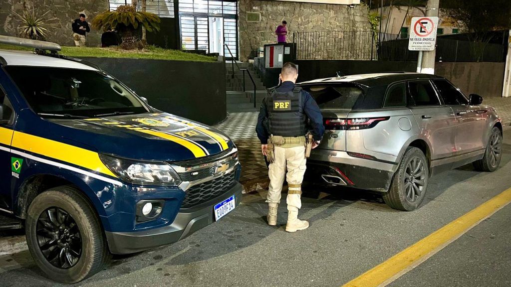 Carro furtado na Bahia é apreendido em Jacareí