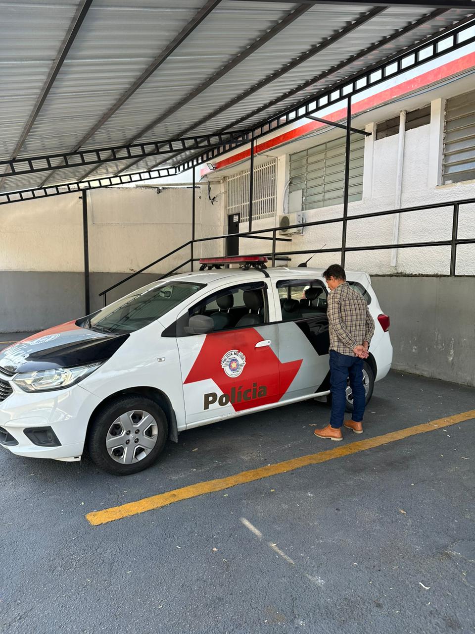 Homem é preso por violência doméstica em São José 