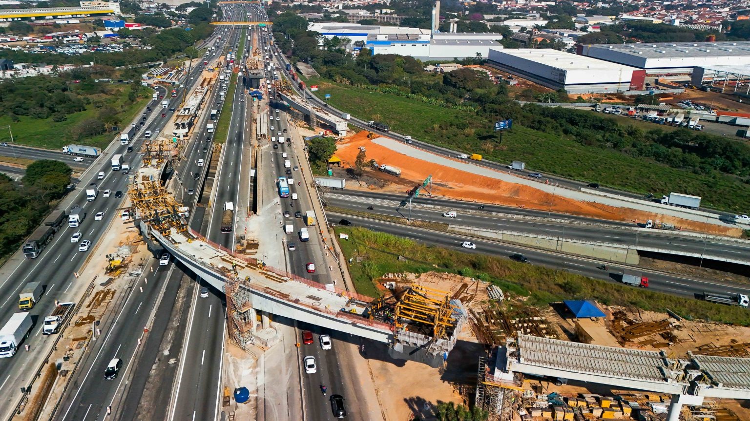 Via Dutra é interditada na altura de Guarulhos para realização de obras