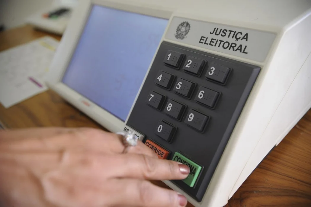 Eleições 2026 terão votação em 4 de outubro e envolvem presidente, governadores, senadores e deputados; veja regras.