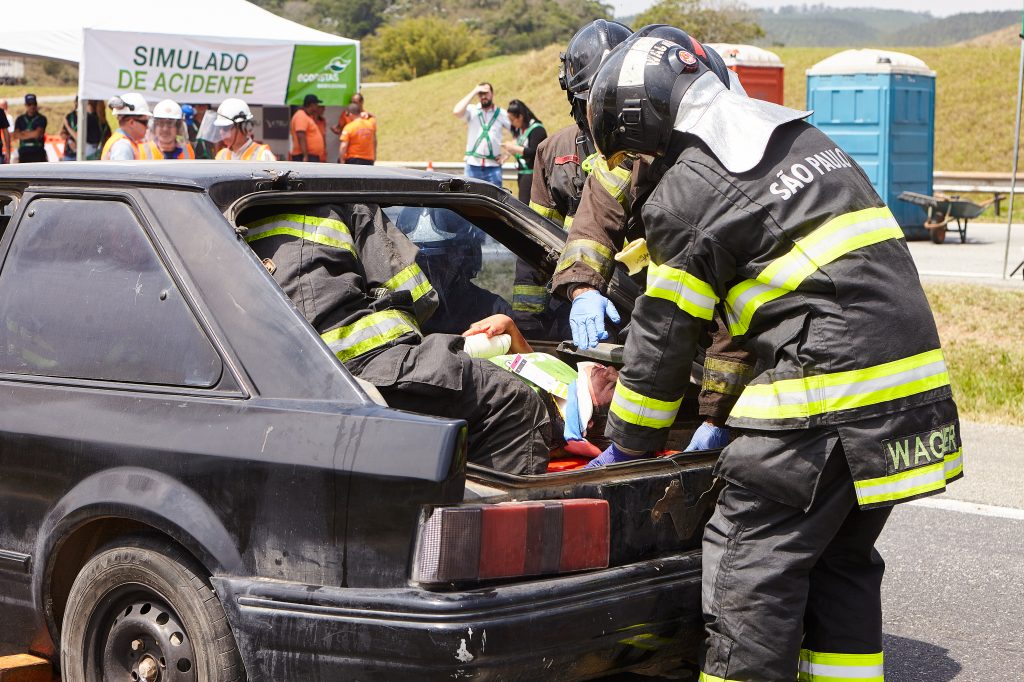 Carvalho Pinto realiza simulado de acidente rodoviário em Jacareí com bloqueio de via