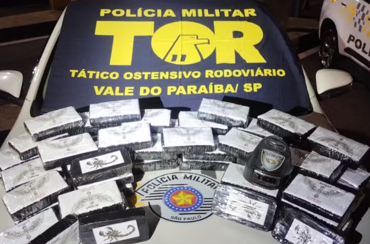 55 tijolos de pasta base de cocaína apreendidos na Carvalho Pinto, em SJC