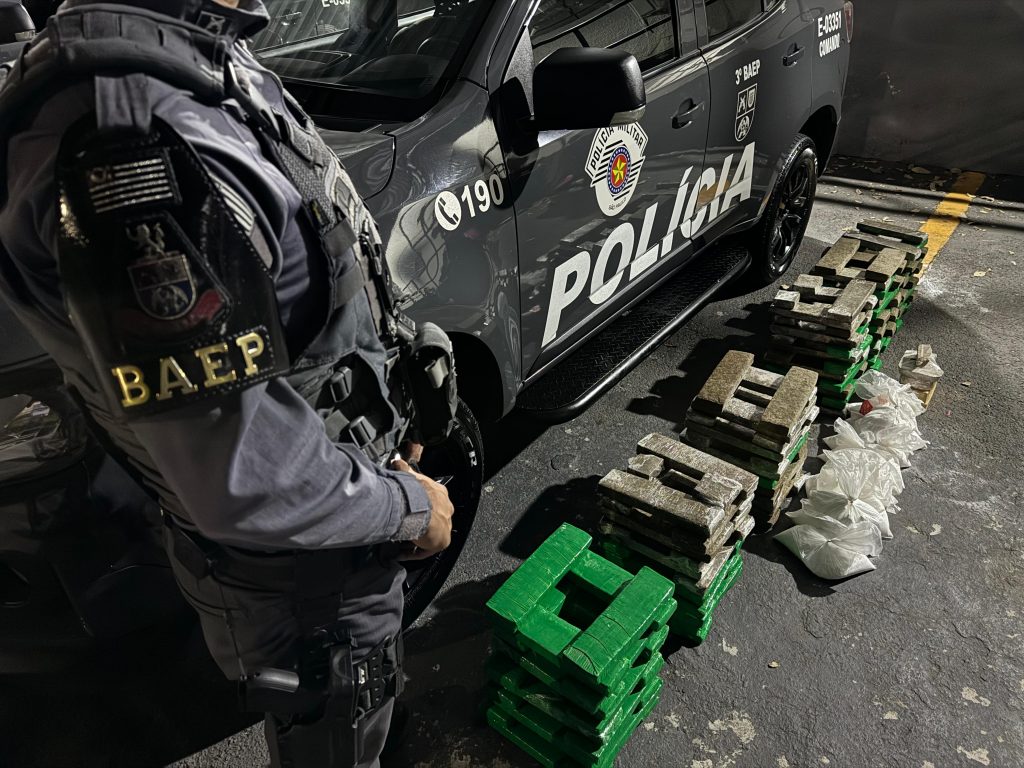 BAEP prende procurado com 133 kg de drogas em São José