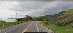Ciclista de 38 anos morre atropelada na Rio-Santos em Ubatuba