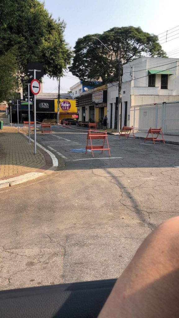 Comerciantes criticam fechamento de vagas de estacionamento no Jardim Maringá