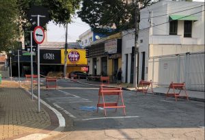 Comerciantes criticam fechamento de vagas de estacionamento no Jardim Maringá