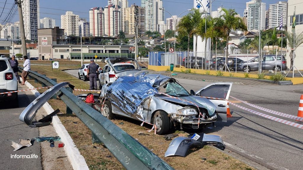 Gravíssimo acidente deixa mulher morta e homem ferido no Anel Viário