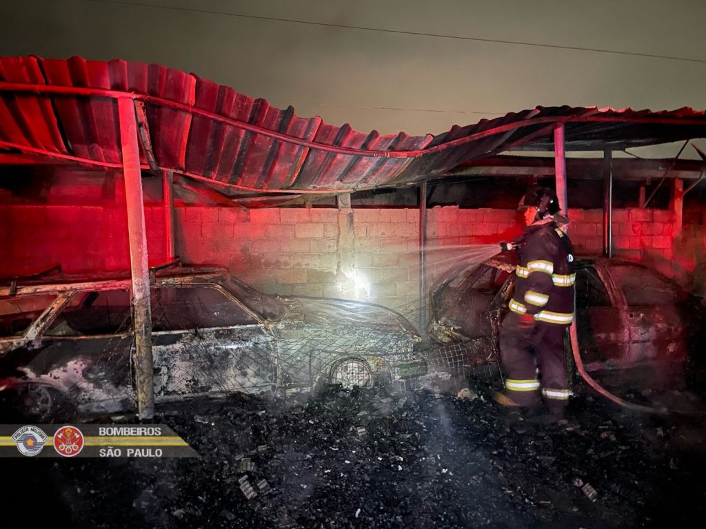 Incêndio em residência no Jardim Santa Maria, São José