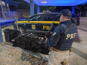 PRF prende mulheres com 335 kg de maconha na Dutra