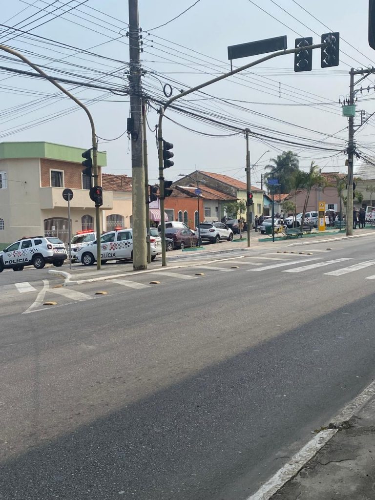 Perseguição policial na zona norte termina com prisões