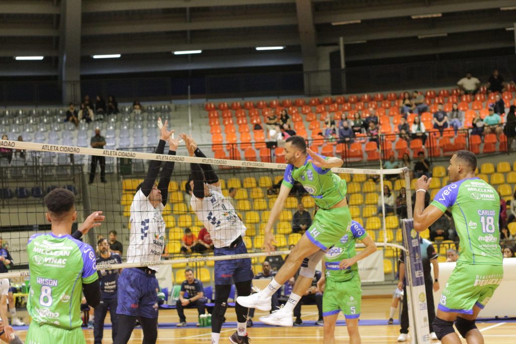 Vôlei São José perde para o Suzano no Teatrão!