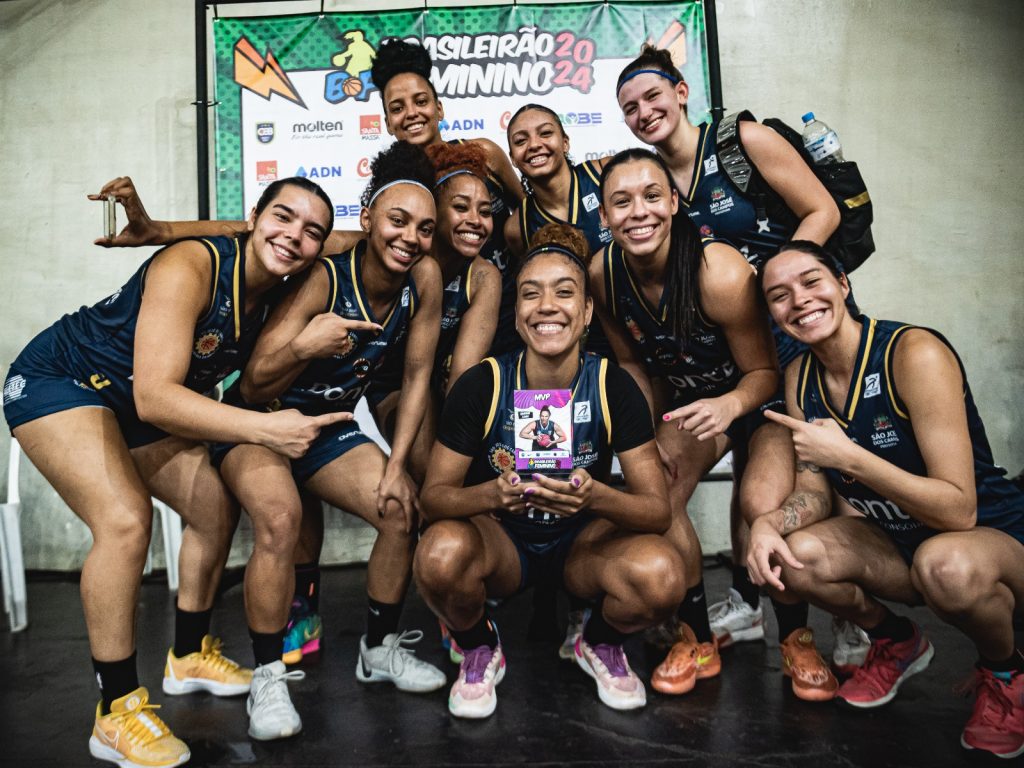 Atual campeão do torneio, São José Basketball feminino inicia trajetória no Campeonato Brasileiro