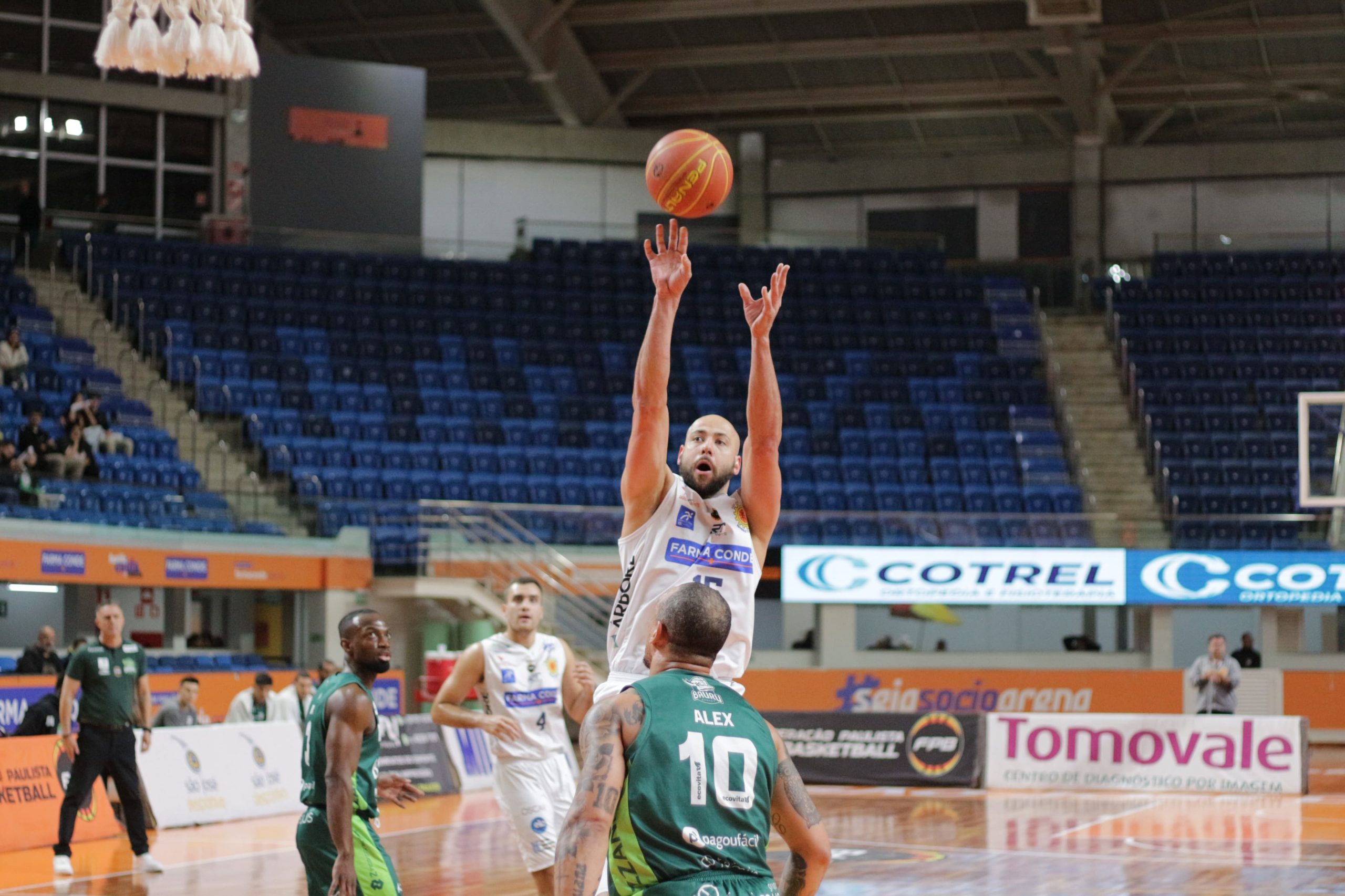 Em jogo decisivo, São José Basketball vence o Bauru e lidera o Grupo B