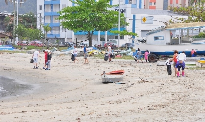 Caraguatatuba realiza limpeza de praias e manguezal neste final de semana 