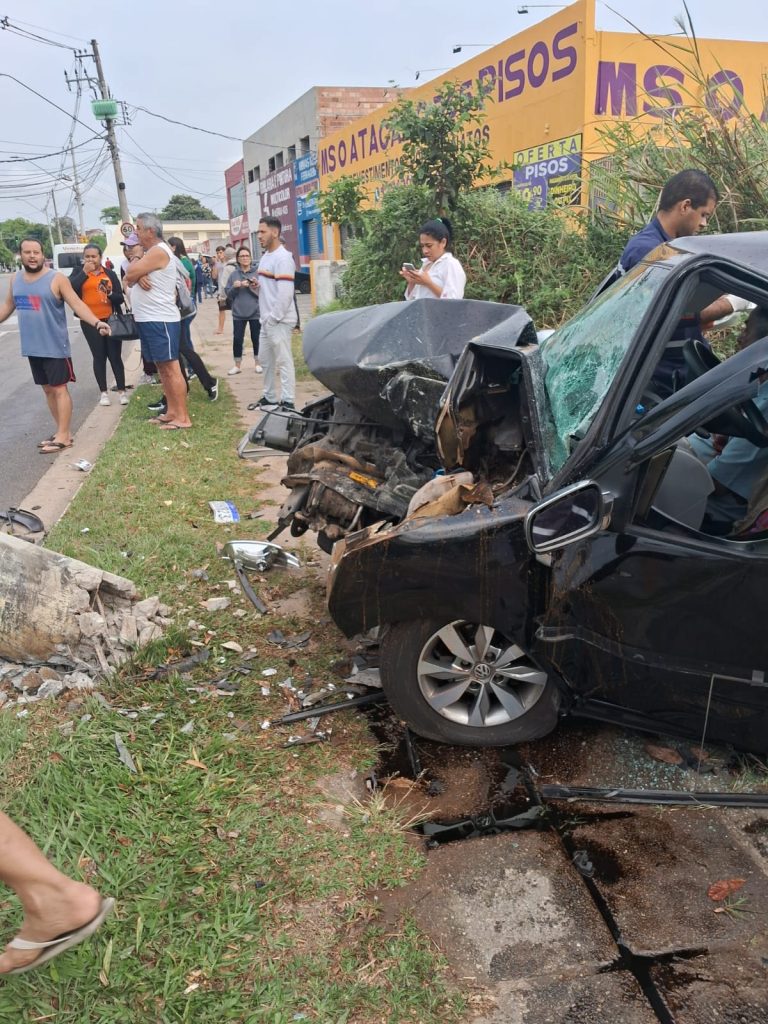 Acidente de trânsito deixa duas vítimas na av. Tancredo Neves