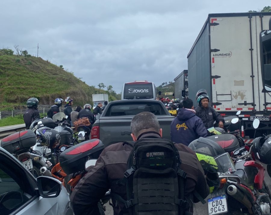 Acidente na Via Dutra em Santa Isabel causa lentidão