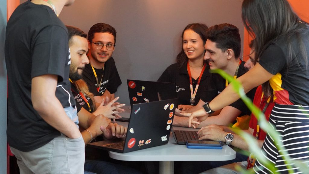 Desktop abre vagas para Programa de Trainee 2025