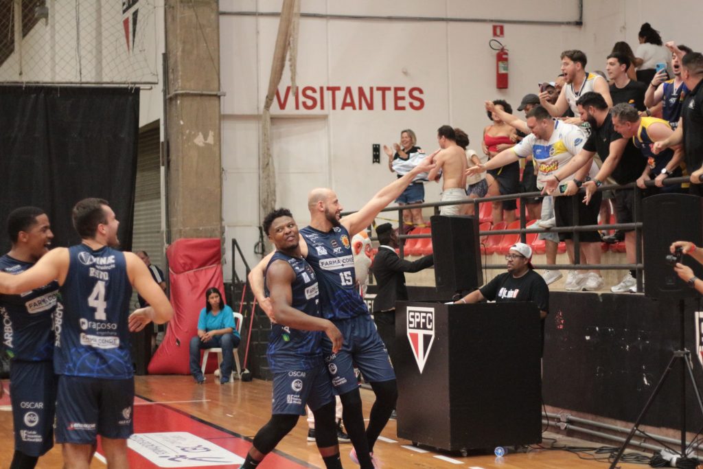 Em noite histórica, São José Basketball vence SP e avança à final do Paulista!