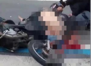 Grave acidente de moto deixa dois feridos na zona sul!