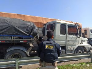 Homem embriagado é visto carregando mulher desacordada na Dutra