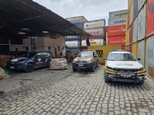 PF apreende 800 kg de cocaína escondidos em fardos de café no Porto de Santos