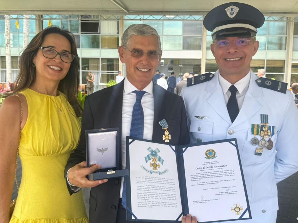 Presidente de Honra do INVOZ recebe Medalha da Ordem do Mérito Aeronáutico