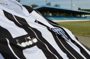 Vista a história Nova camisa retrô do Formigão do Vale à venda