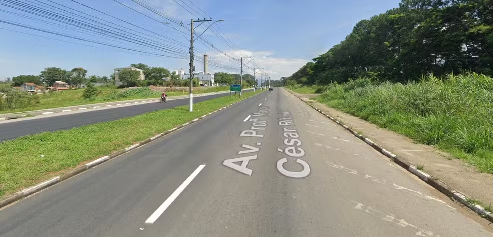 Homem que estava sentado na rua morre atropelado em Pindamonhangaba