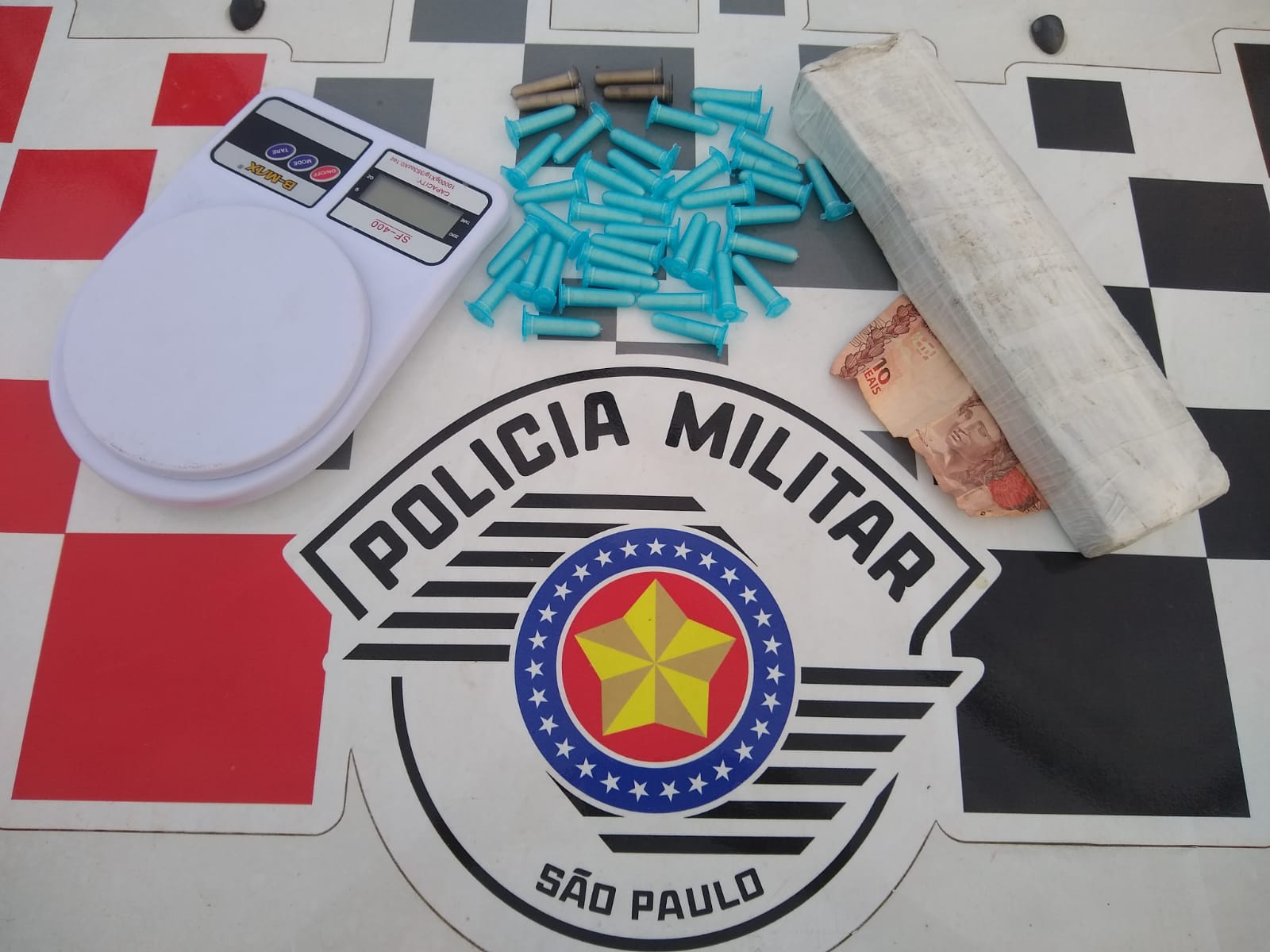 Criminoso é preso em Jacareí com tijolo de maconha porções de cocaína