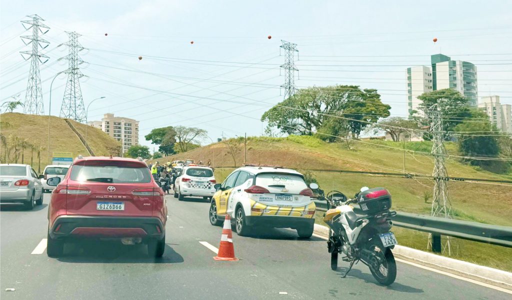 Acidente no Anel Viário deixa mulher ferida em São José