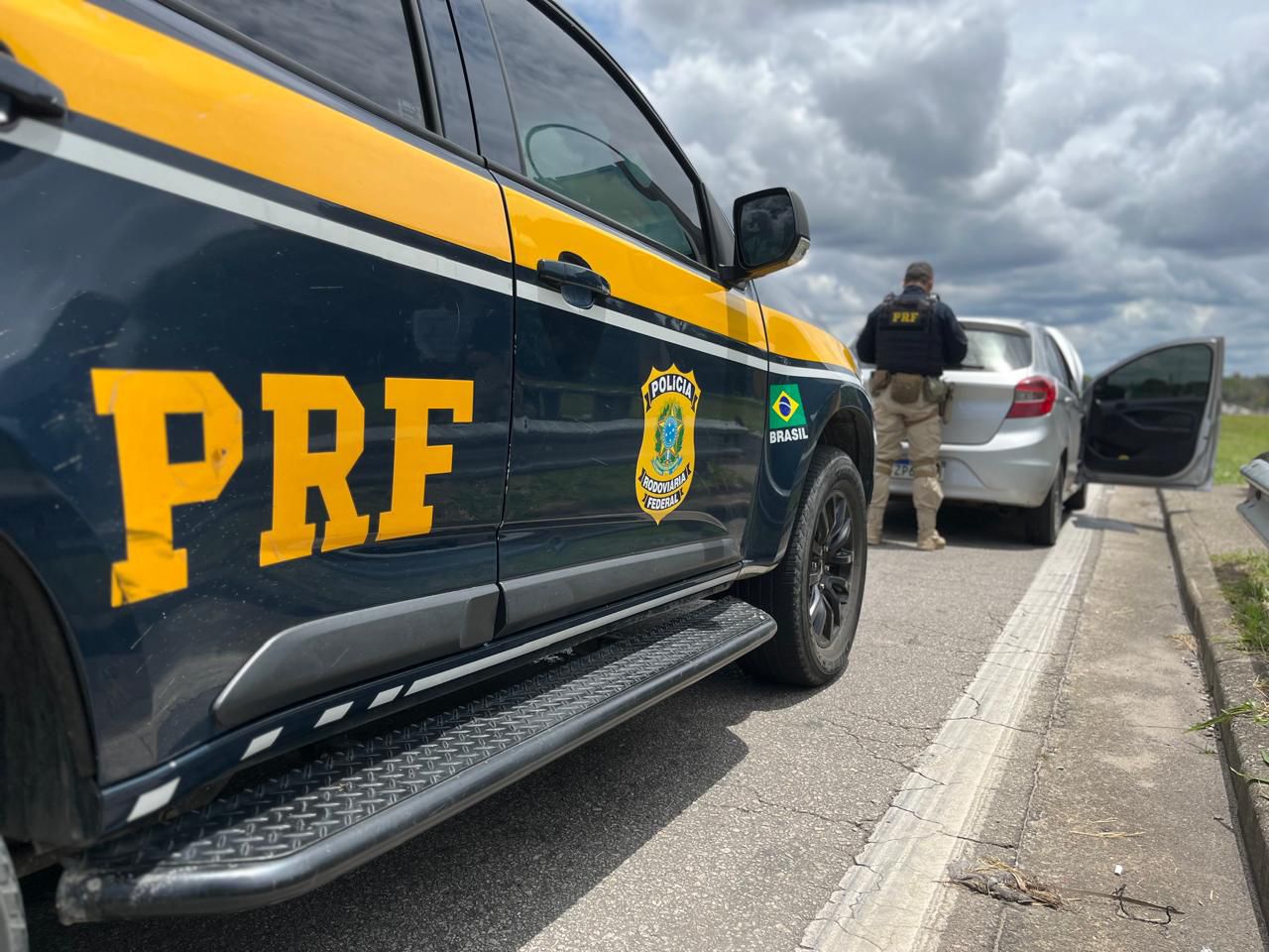 Dois veículos clonados apreendidos na Via Dutra pela PRF