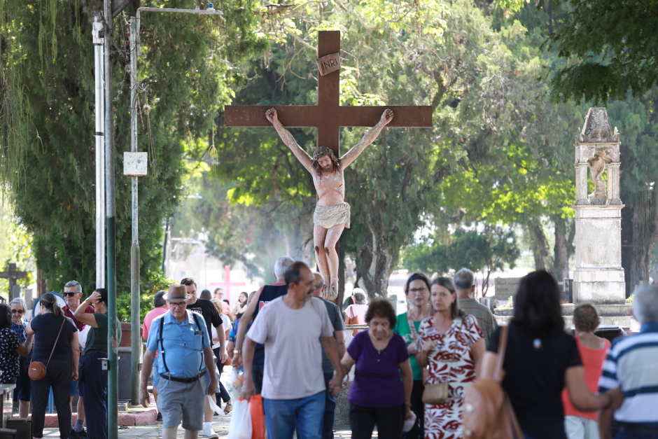 Homenagens emocionam Dia de Finados em São José dos Campos