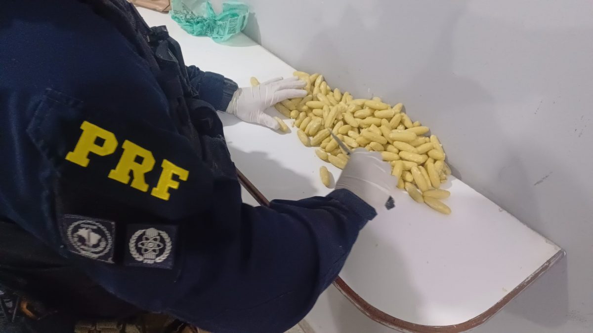 PRF prende mulher por tráfico de drogas em Jacareí