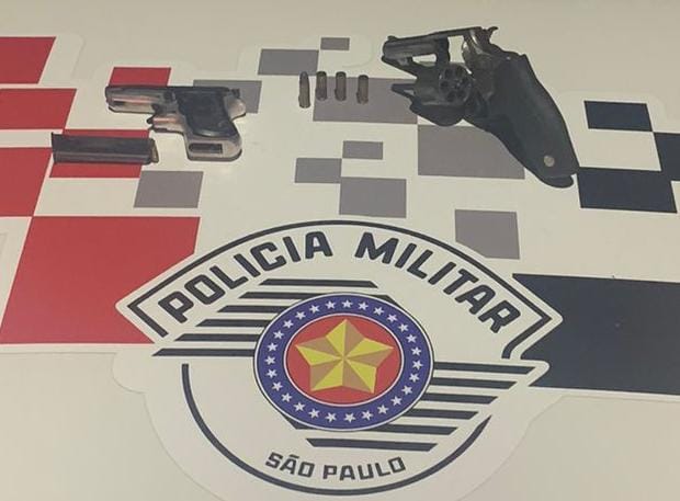 Trio é preso na zona leste com duas armas de fogo