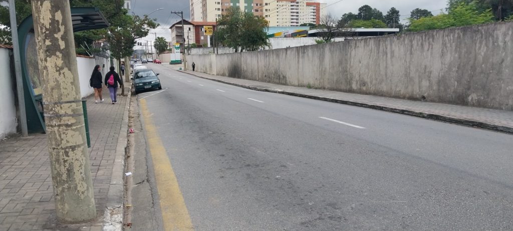 Obras de galeria pluvial alteram trânsito na avenida Rui Barbosa em São José