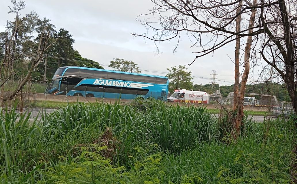 Acidente na Via Dutra complica trânsito nesta sexta-feira