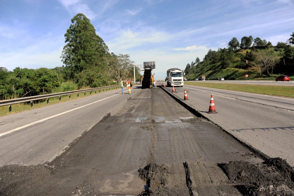 Atenção motoristas, obras na Ayrton SennaCarvalho Pinto