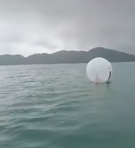 Criança em bolha inflável à deriva é resgatada em Ubatuba