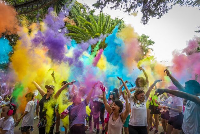 Holi Festival das Cores e Feirinha Especial de Natal encerram 2024 no Vicentina