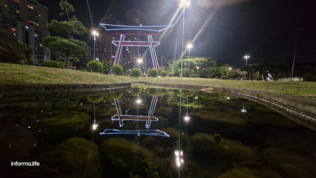 Iluminação LED no Torii do Jardim Aquarius