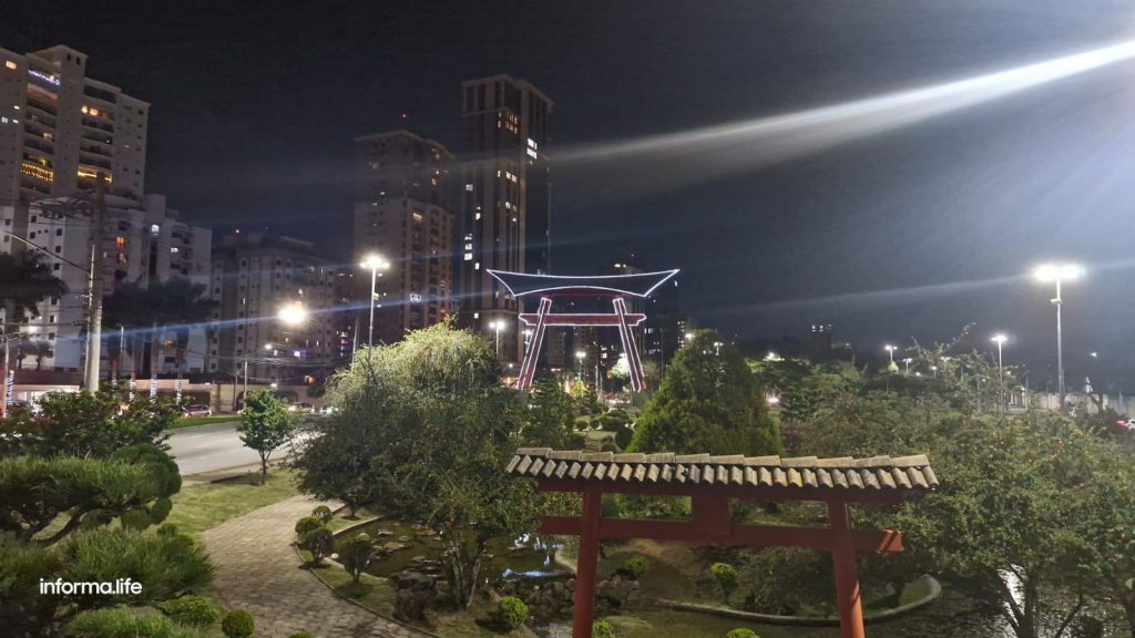 Iluminação LED no Torii do Jardim Aquarius