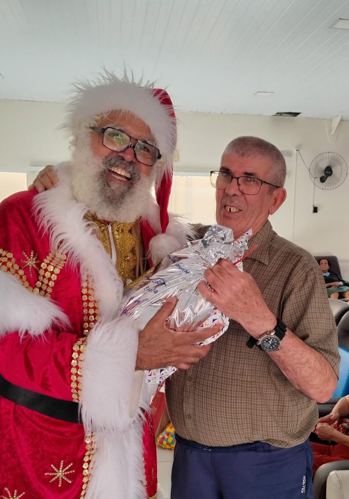 Magia do Natal emociona no Asilo Santo Antônio em São José