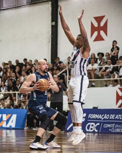 São José vence Vasco no RJ e mantém freguesia carioca no NBB