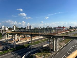 Via Dutra será fechada para desmonte de passarela em São José dos Campos