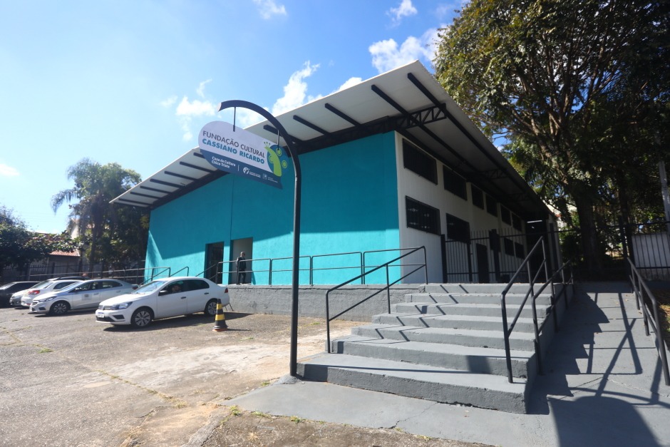 Vila Tesouro celebra Natal com presépio e Folia de Reis