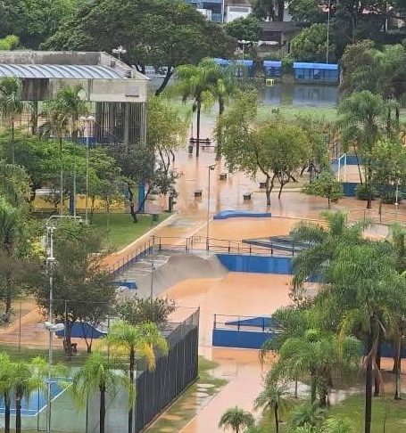 Chuva causa alagamentos em São José dos Campos