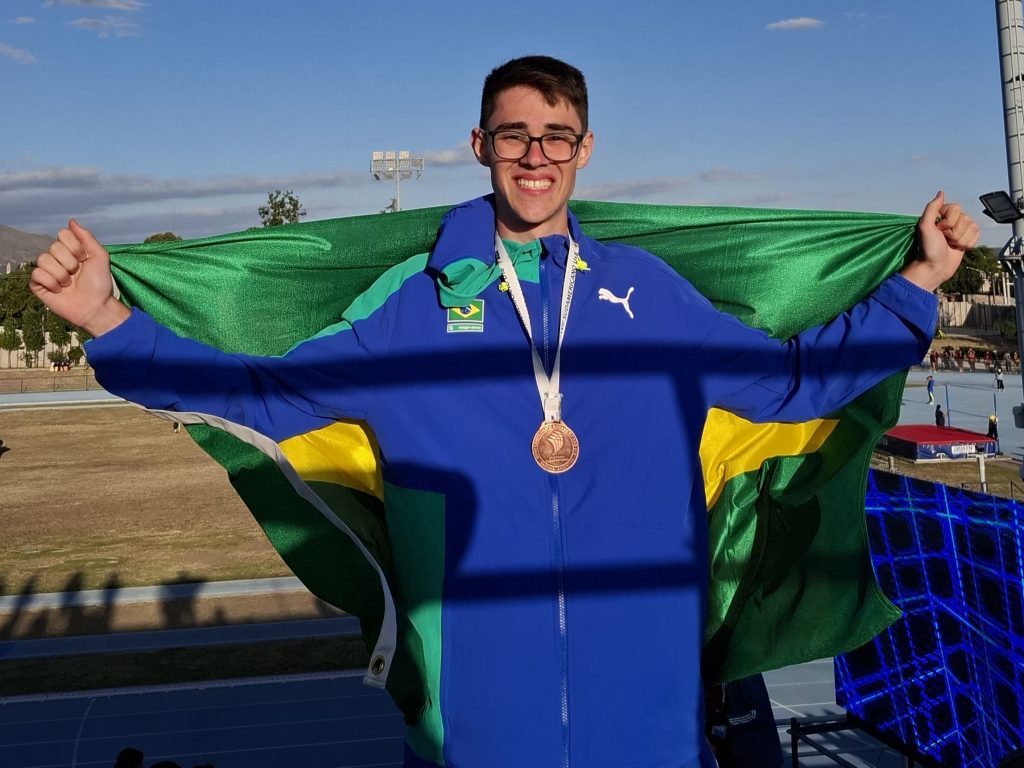 Atleta de São José é bronze no Sul-Americano de Atletismo