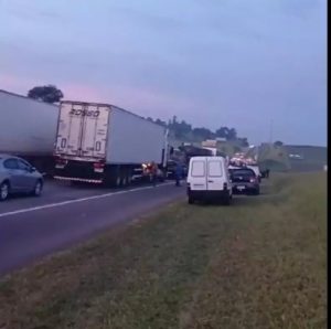 Acidente na Dutra deixa trânsito intenso nesta manhã entre Caçapava e Taubaté